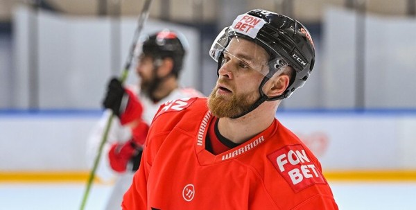 "Мы должны достойно преодолеть непростой этап из 12 матчей на выезде". Нападающий "Авангарда" о новом сезоне "Мы должны достойно преодолеть непростой этап из 12 матчей на выезде". Нападающий "Авангарда" о новом сезоне