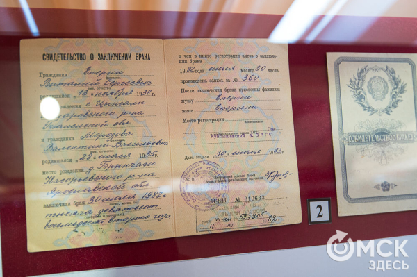 Калым, окручивания косы и танцы на разбитой посуде. Как праздновали свадьбы раньше