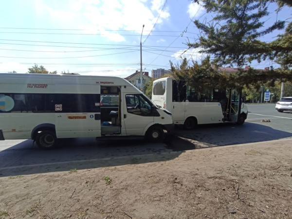 
									В Омске столкнулись две маршрутки: есть пострадавшие   [ФОТО]  