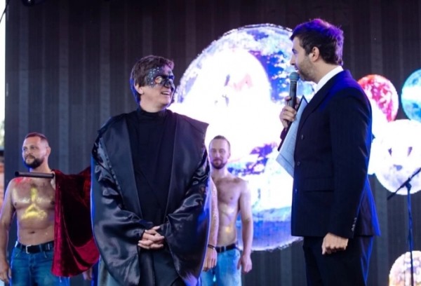 Шкуренко заплатил 20 млн за корпоратив с Ургантом
Шкуренко заплатил 20 млн за корпоратив с Ургантом