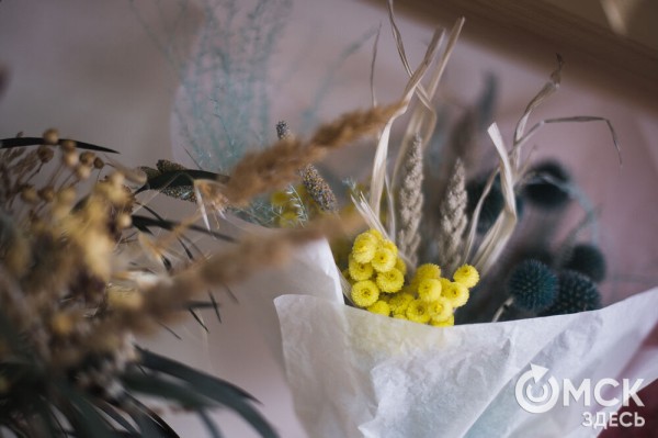 "Им не нужна вода и уход, и они светятся в темноте". Рассказываем, что такое стабилизированные цветы