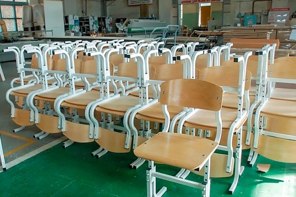 
									Школьники ЛНР начнут новый учебный год за партами Уралвагонзавода 