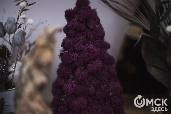 "Им не нужна вода и уход, и они светятся в темноте". Рассказываем, что такое стабилизированные цветы