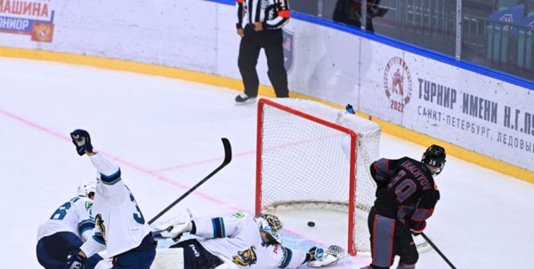 Хоккеисты "Авангарда" и "Сочи" подрались в третьем матче подряд Хоккеисты "Авангарда" и "Сочи" подрались в третьем матче подряд