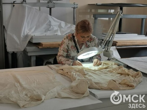 Присутствует налёт шика. Омские мастера реставрируют платье правнучки фельдмаршала Кутузова Присутствует налёт шика. Омские мастера реставрируют платье правнучки фельдмаршала Кутузова