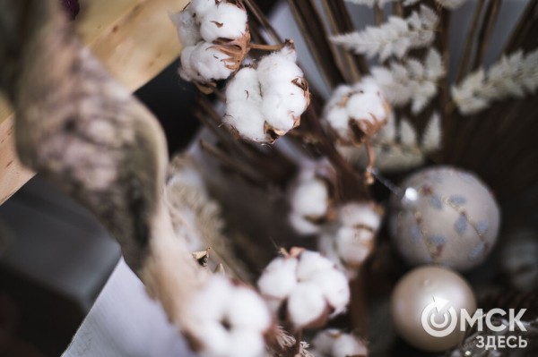 "Им не нужна вода и уход, и они светятся в темноте". Рассказываем, что такое стабилизированные цветы