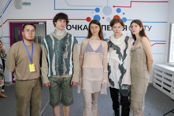 Бабушкины вышивки и низшие растения под микроскопом: что вдохновляет молодого омского дизайнера Бабушкины вышивки и низшие растения под микроскопом: что вдохновляет молодого омского дизайнера