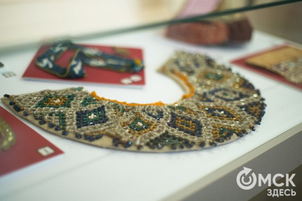 Калым, окручивания косы и танцы на разбитой посуде. Как праздновали свадьбы раньше