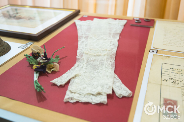 Калым, окручивания косы и танцы на разбитой посуде. Как праздновали свадьбы раньше