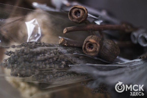 "Им не нужна вода и уход, и они светятся в темноте". Рассказываем, что такое стабилизированные цветы