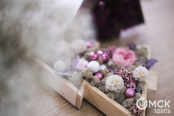 "Им не нужна вода и уход, и они светятся в темноте". Рассказываем, что такое стабилизированные цветы