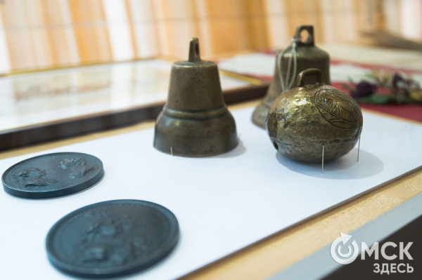 Калым, окручивания косы и танцы на разбитой посуде. Как праздновали свадьбы раньше