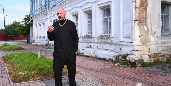 О кучерявом детстве в Таре и рисунке коня: интервью с Бледным из "25/17"