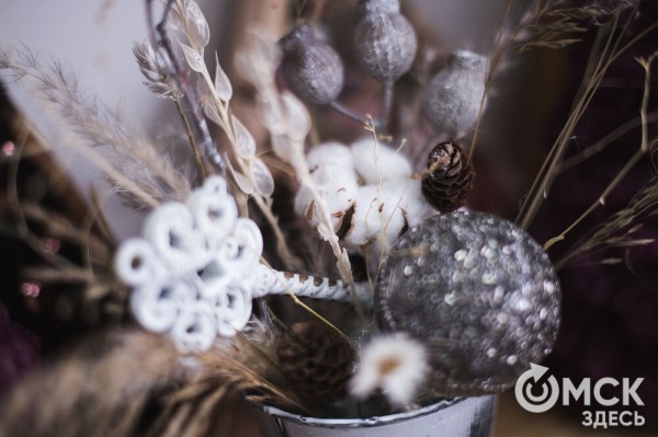 "Им не нужна вода и уход, и они светятся в темноте". Рассказываем, что такое стабилизированные цветы