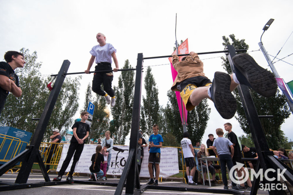 От йоги до драки: смотрим, как в Омске прошёл третий "Штормfest"