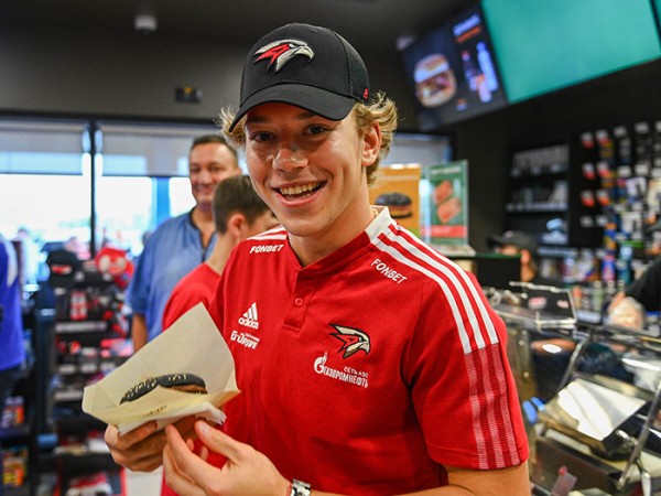 
									«Авангард» представил эксклюзивную партию топлива и меню болельщика 