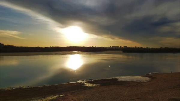 Пожароопасность и заморозки: в Омской области объявлены два штормовых предупреждения