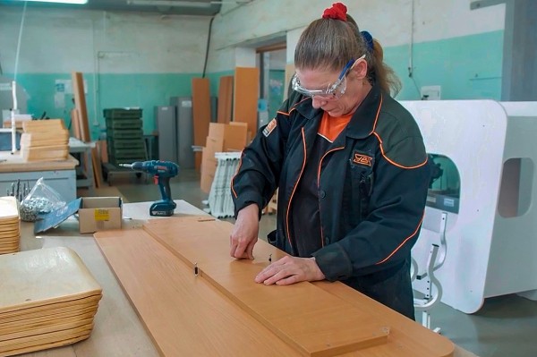 
									Школьники ЛНР начнут новый учебный год за партами Уралвагонзавода 