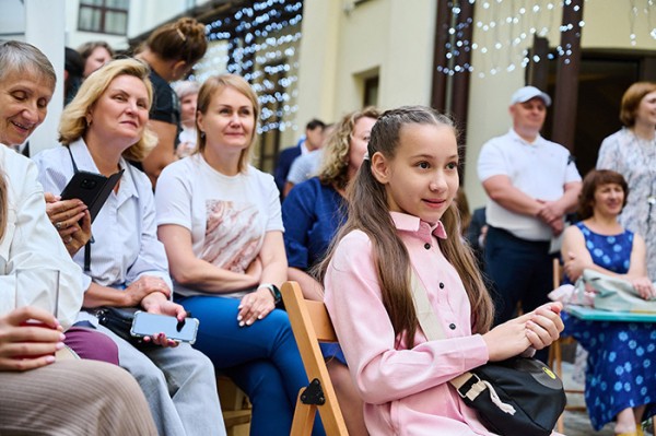 
									В Омске презентовали музыкальный альбом, созданный из звуков завода «Полиом» 