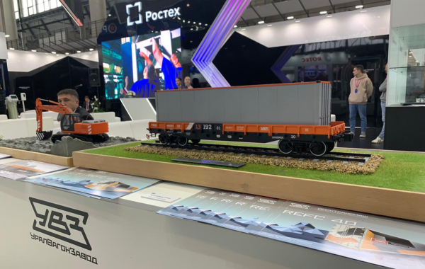 Глава «Уралвагонзавода» обсудил с Бурковым производство рефконтейнеров
Глава «Уралвагонзавода» обсудил с Бурковым производство рефконтейнеров