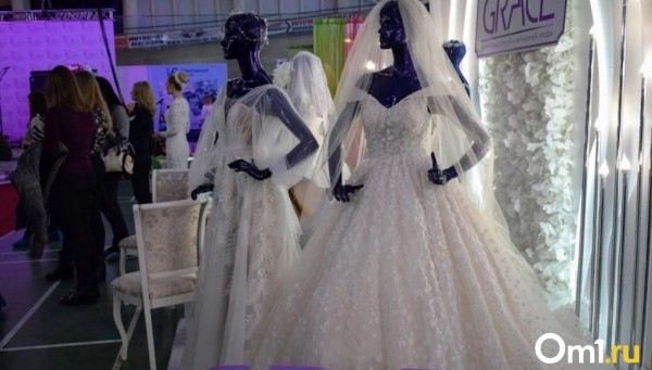 Спортивный костюм вместо белого платья: новосибирцы поспешно поженились после мобилизации жениха