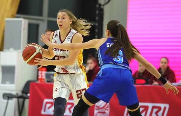 
									Омский «Нефтяник» дебютировал в Премьер-лиге, но проиграл чемпионкам России   [ФОТО]  