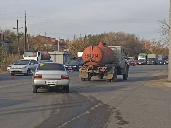
									В Омске ЗИЛ сбил насмерть 11-летнего мальчика   [ФОТО]  