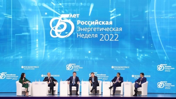 Молодой омич презентовал вице-премьеру Новаку собственный проект
Молодой омич презентовал вице-премьеру Новаку собственный проект