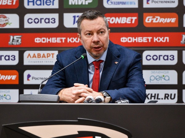 
									Вратарь «Авангарда» не обращает внимания на критику   [ФОТО]  