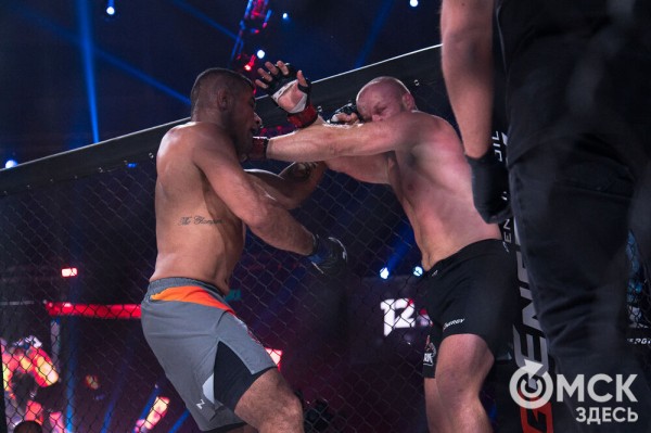 Александр Шлеменко не сумел победить в родном городе Александр Шлеменко не сумел победить в родном городе