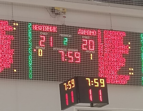 
									Омский «Нефтяник» дебютировал в Премьер-лиге, но проиграл чемпионкам России   [ФОТО]  