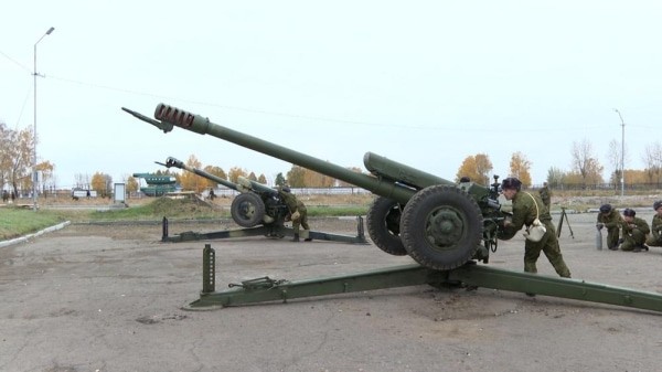 Жители Омска постоянно слышат взрывы: что происходит?