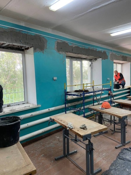 
									После губернаторского нагоняя Дернова сама оценила ремонт еще в одной школе   [ФОТО]  