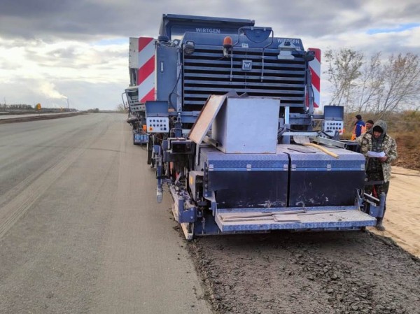
									Под Омском за миллиард расширяют важную дорогу    [ФОТО]  