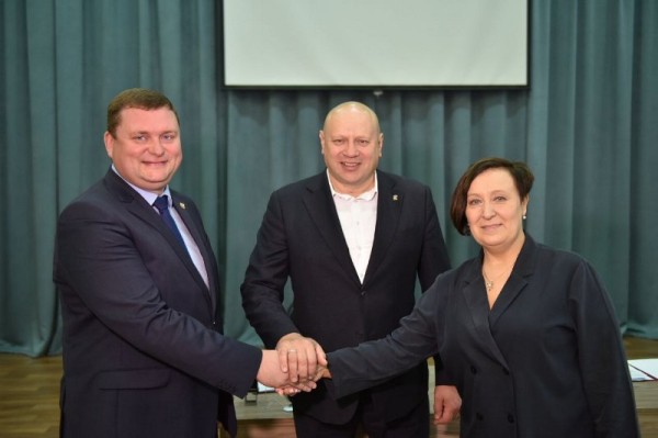 В Омске едва не закрыли почти новую школу
В Омске едва не закрыли почти новую школу