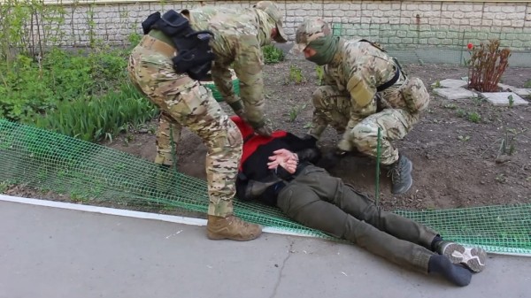 В Омске бойцы УФСБ задержали парня, который готовился стать террористом