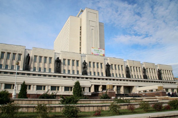 В Омске презентовали книгу обо всех губернаторах
В Омске презентовали книгу обо всех губернаторах