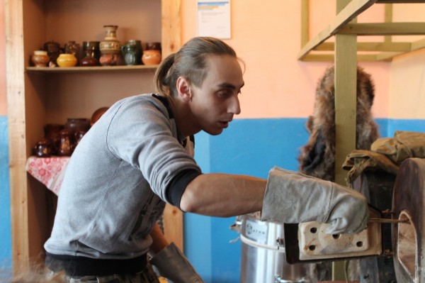 Отец Яков, Зайка и Гончар. Актёр Роман Николаев рассказал о работе в театре и "зове предков"