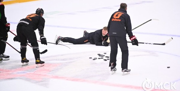 Под тенью Рябыкина. У "Авангарда" продолжаются "качели", клуб ищет нового вратаря