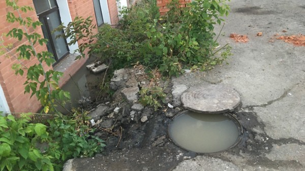 
									Исторический центр Омска 4 месяца заливают нечистотами   [ФОТО]  