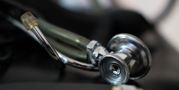 Зачем ходить к лору и чем опасны наушники? Отвечаем на популярные вопросы