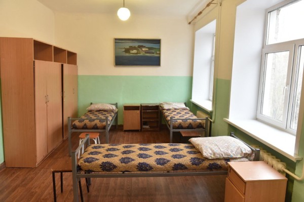 
									Шелест поменял директора и мебель в кадетской школе: мэр был ими удручен   [ФОТО]  