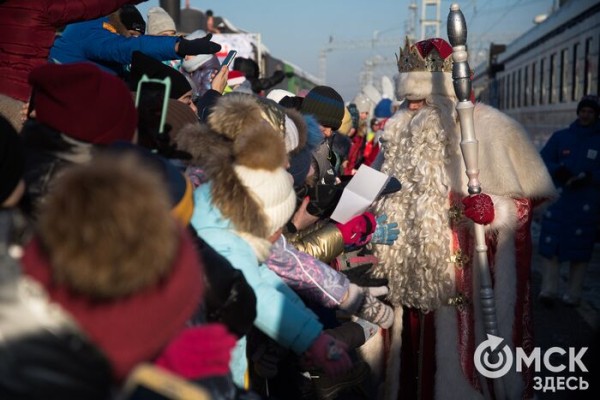 Дед Мороз из Великого Устюга навестил омичей