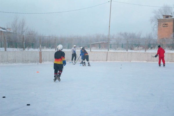 
									В Омске начали готовить ледовые площадки и лыжные трассы  