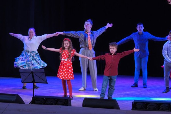 Танец для самой нежной и любимой: как воспитанники "Планеты друзей" поздравляли своих мам