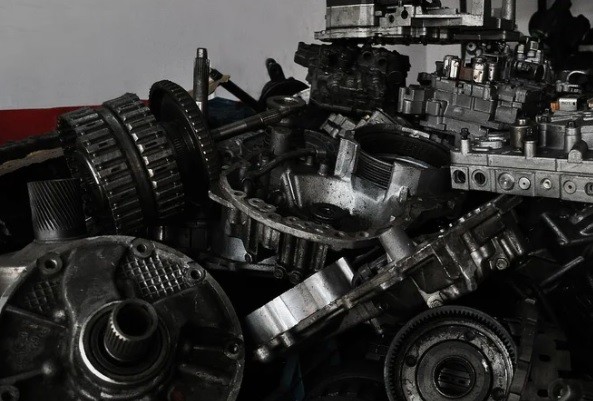 Россияне перешли на «бэушные» автозапчасти
Россияне перешли на «бэушные» автозапчасти