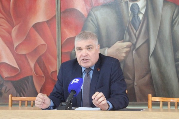 «Превратят в бронзовый памятник»: в чем минусы выборов губернатора через Заксобрание?
«Превратят в бронзовый памятник»: в чем минусы выборов губернатора через Заксобрание?