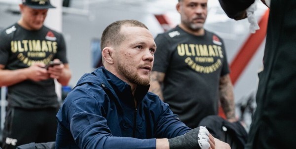 Петр Ян потерпел поражение в претендентском бою на UFC 280 Петр Ян потерпел поражение в претендентском бою на UFC 280