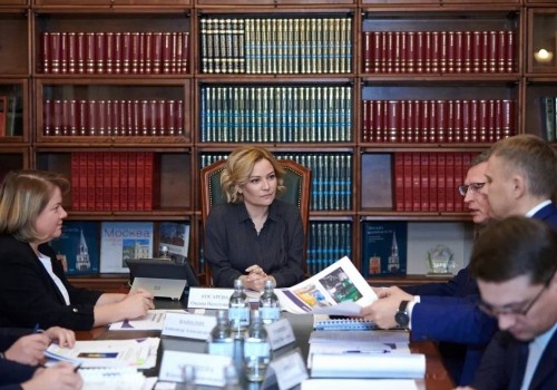 Губернатор Бурков пообщался с министром культуры РФ Любимовой