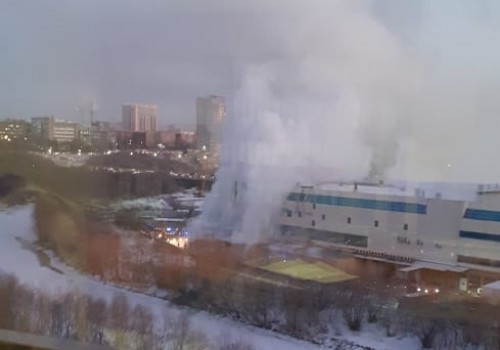 В Омске загорелся склад ТК Триумф В Омске загорелся склад ТК Триумф